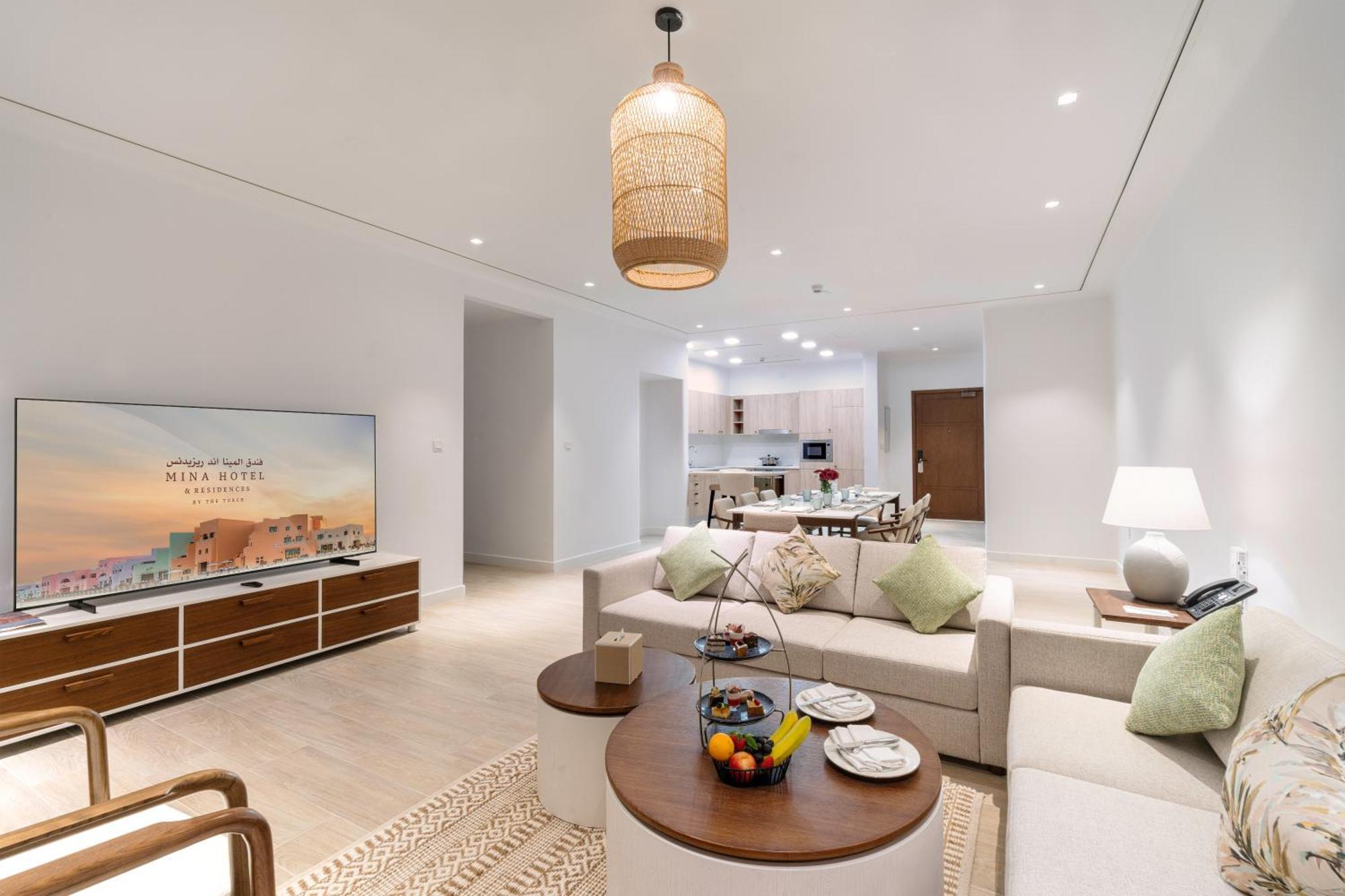 דוחה Mina Hotel And Residences By The Torch מראה חיצוני תמונה A living room at the Ritz-Carlton, DIFC
